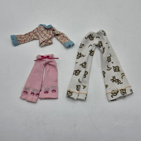 Bratz Doll Clothes Set: Slumber Party Top Monkey Print Trousers & Pink Lil Bratz - Picture 1 of 6